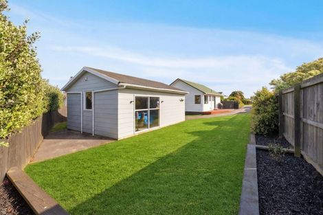 Photo of property in 2/11 Hosking Place, Clarks Beach, 2122