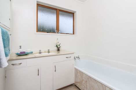 Photo of property in 1/127 Golf Road, Titirangi, Auckland, 0600