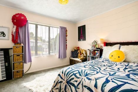 Photo of property in 6 Elizabeth Drive, West Harbour, Auckland, 0618