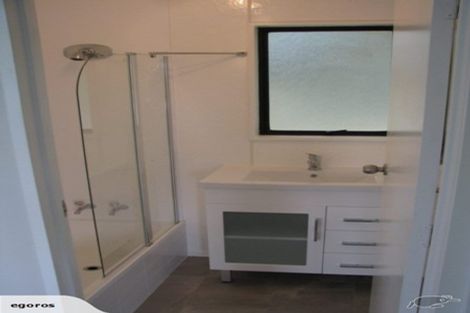 Photo of property in 2/110 Edmonton Road, Henderson, Auckland, 0612