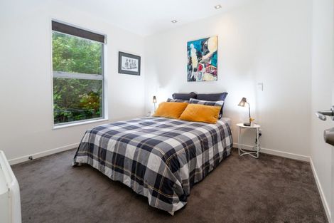 Photo of property in 28 Tiketike Way, Brooklyn, Wellington, 6021