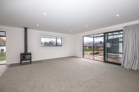 Photo of property in 6 Kapuka Lane, Wanaka, 9305