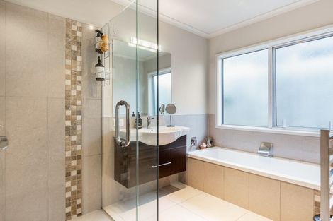 Photo of property in 14 Karoola Place, Havelock North, 4130