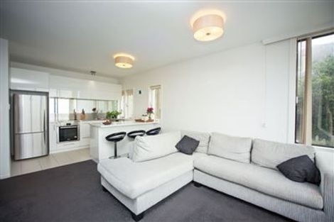Photo of property in 2f3 Oriental Terrace, Mount Victoria, Wellington, 6011