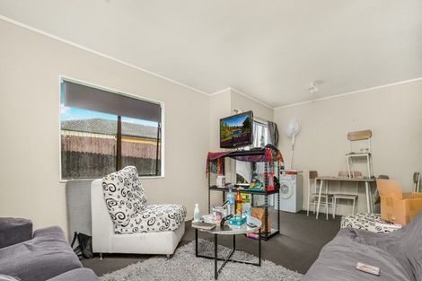 Photo of property in 1/9 Maplesden Drive, Clendon Park, Auckland, 2103