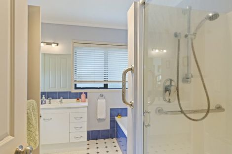 Photo of property in 6 Royal Heights, Glen Avon, New Plymouth, 4312