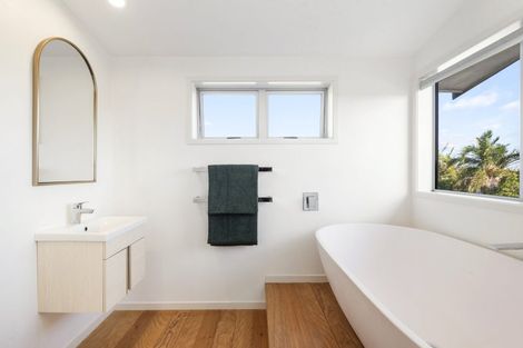 Photo of property in 27 Hemi Street, Narrow Neck, Auckland, 0622