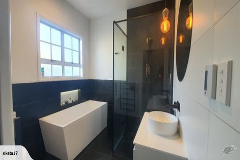 Photo of property in 14 Golf Road, Manor Park, Lower Hutt, 5019