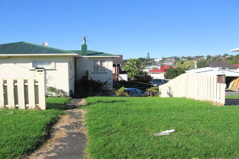 Photo of property in 15 Tiroroa Avenue, Te Atatu South, Auckland, 0610