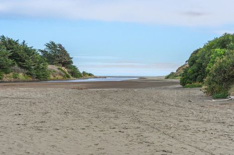 Photo of property in 21 Manga-pirau Street, Waikawa Beach, Manakau, 5573