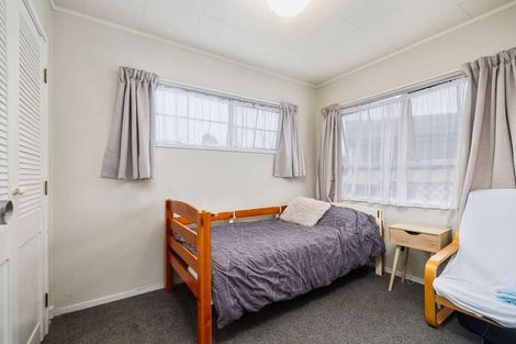 Photo of property in 33 Claverdon Drive, Massey, Auckland, 0614