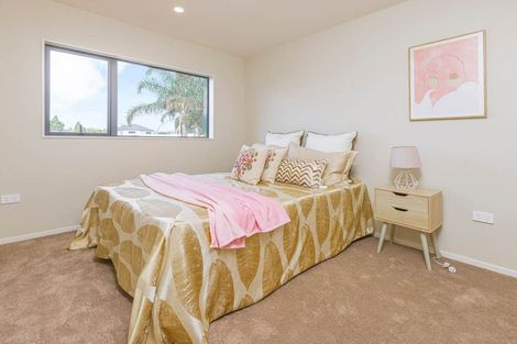 Photo of property in 2/43 Clevedon Road, Papakura, 2110