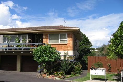 Photo of property in 2/6 Pamela Place, New Lynn, Auckland, 0600