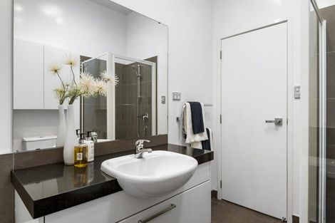 Photo of property in 15 Seagate Place, Red Beach, 0932