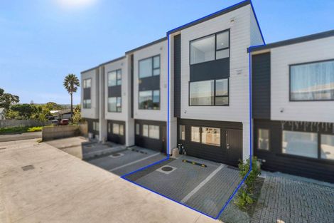 Photo of property in 4d Flaunty Place, West Harbour, Auckland, 0618