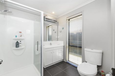 Photo of property in 120 Oriental Parade, Papamoa Beach, Papamoa, 3118