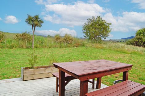 Photo of property in 17 Ranganui Road, Kaiwaka, 0573