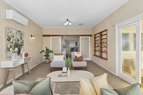 Photo of property in 33 Palm Avenue, Lyall Bay, Wellington, 6022