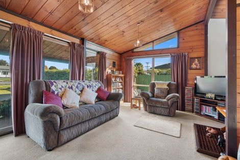 Photo of property in 13 Humphries Street, Greytown, 5712