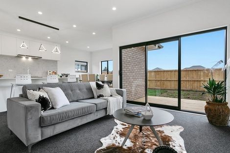 Photo of property in 24 Rose Leigh Drive, Cambridge, 3434