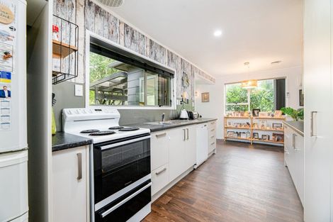 Photo of property in 51 Onedin Place, Titirangi, Auckland, 0604