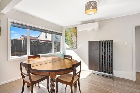 Photo of property in 2 Cambridge Terrace, Taradale, Napier, 4112
