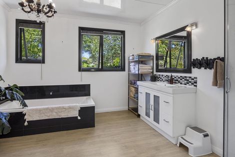 Photo of property in 543 Mataro Road, Onaero, Urenui, 4375