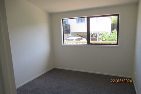Photo of property in 15 Fernhaven Place, Massey, Auckland, 0614