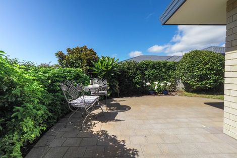 Photo of property in 17 Crown Hill, Paraparaumu, 5032