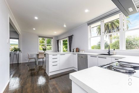 Photo of property in 16 Great North Road, Riverhead, 0820