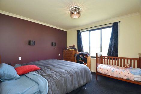 Photo of property in 176 Seaward Road, Edendale, 9825