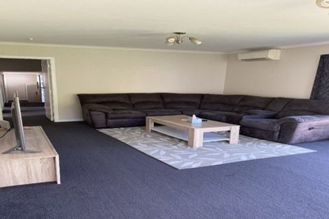 Photo of property in 199u3 Newlands Road, Newlands, Wellington, 6037