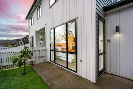 Photo of property in 1 Barrique Road, Kumeu, 0810