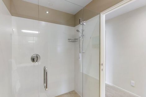 Photo of property in 58 Royalle Mews, Botany Downs, Auckland, 2010