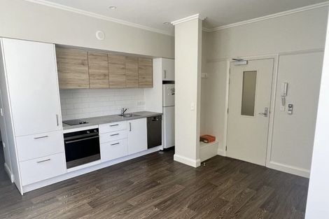 Photo of property in Fountain Court, 48u8 Oriental Parade, Oriental Bay, Wellington, 6011