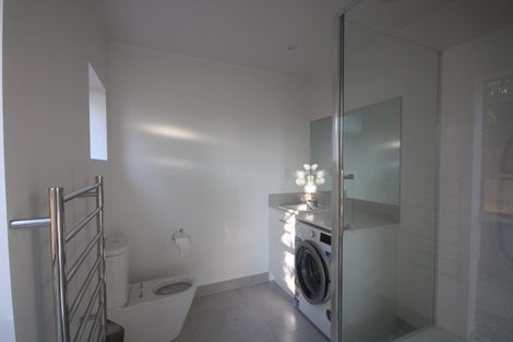 Photo of property in 3/104 East Coast Road, Forrest Hill, Auckland, 0620