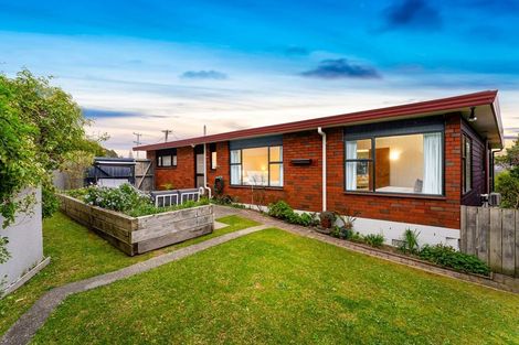 Photo of property in 1/2 Kowhai Road, Campbells Bay, Auckland, 0630