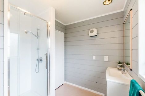 Photo of property in 4 Oakwood Grove, Paraparaumu Beach, Paraparaumu, 5032