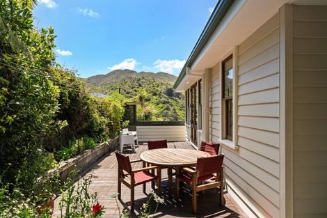 Photo of property in 7 Doris Gordon Crescent, Crofton Downs, Wellington, 6035