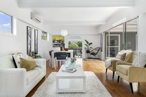 Photo of property in 3 Micawber Place, Mellons Bay, Auckland, 2014