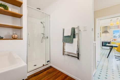 Photo of property in 15 Murray Road, Te Atatu Peninsula, Auckland, 0610