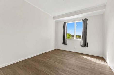 Photo of property in 2/39 Bayview Road, Bayview, Auckland, 0629