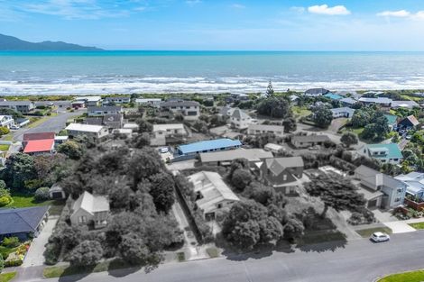 Photo of property in 193b Tutere Street, Waikanae Beach, Waikanae, 5036
