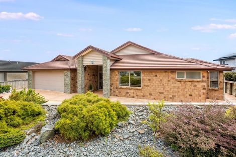 Photo of property in 9 Hollyford Place, Aotea, Porirua, 5024