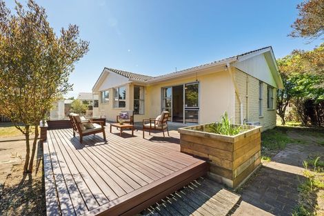 Photo of property in 10 Sophora Place, Parklands, Christchurch, 8083
