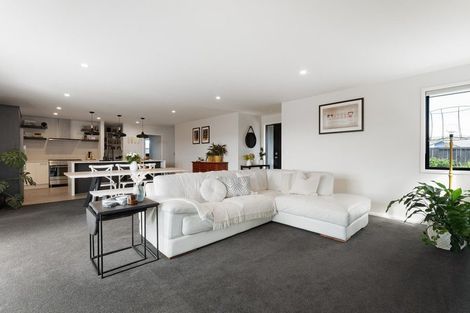 Photo of property in 35 Dunkeld Drive, Papamoa, 3118