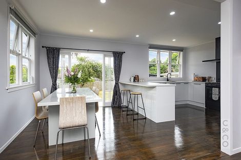 Photo of property in 16 Great North Road, Riverhead, 0820