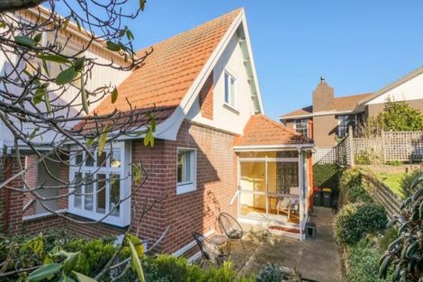 Photo of property in 7 Leven Street, Roslyn, Dunedin, 9010