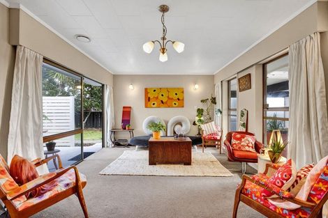 Photo of property in 19 Wesley Avenue, Frankleigh Park, New Plymouth, 4310