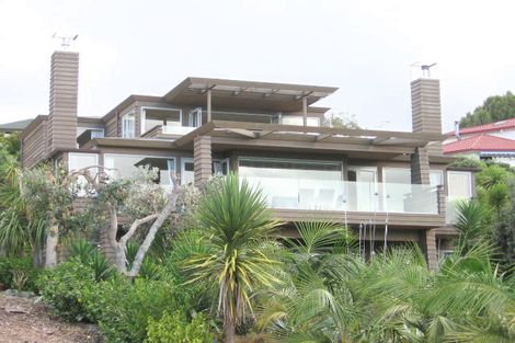 Photo of property in 16 Upper Chelverton Drive, Red Beach, 0932